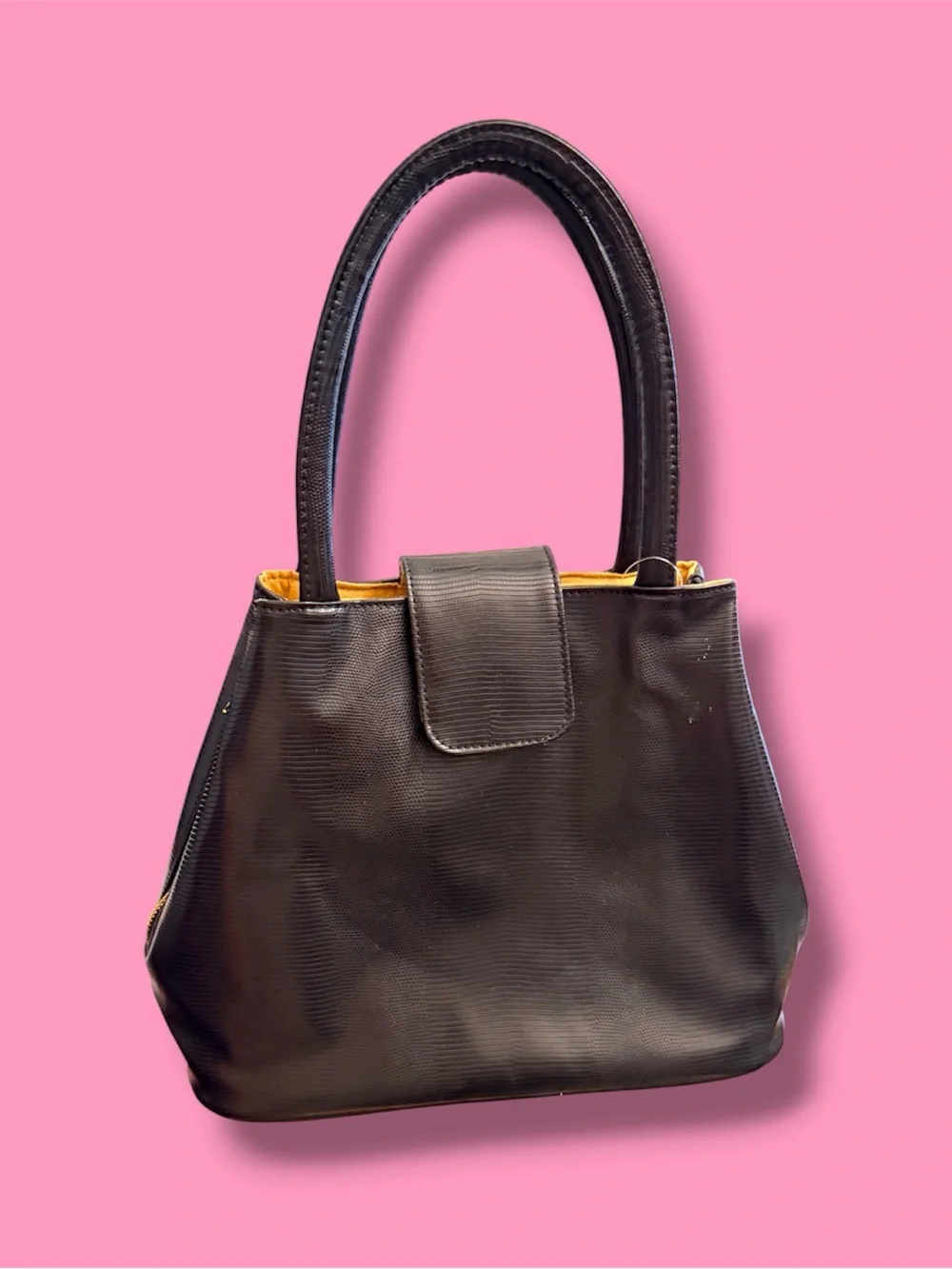 Classic Black Tote Handbag with Contrasting Interior
